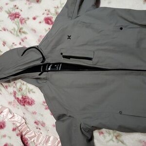 Gray and black Hurley jacket mems med